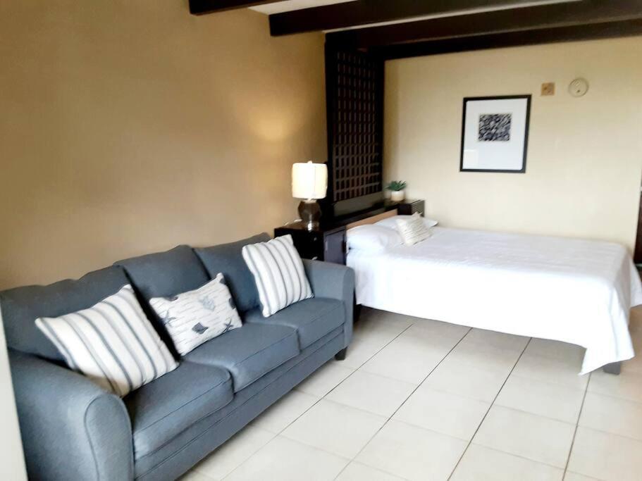 Beautiful One Bedroom Resort-Style Studio With Pool And Beach Access Ruskin Kültér fotó